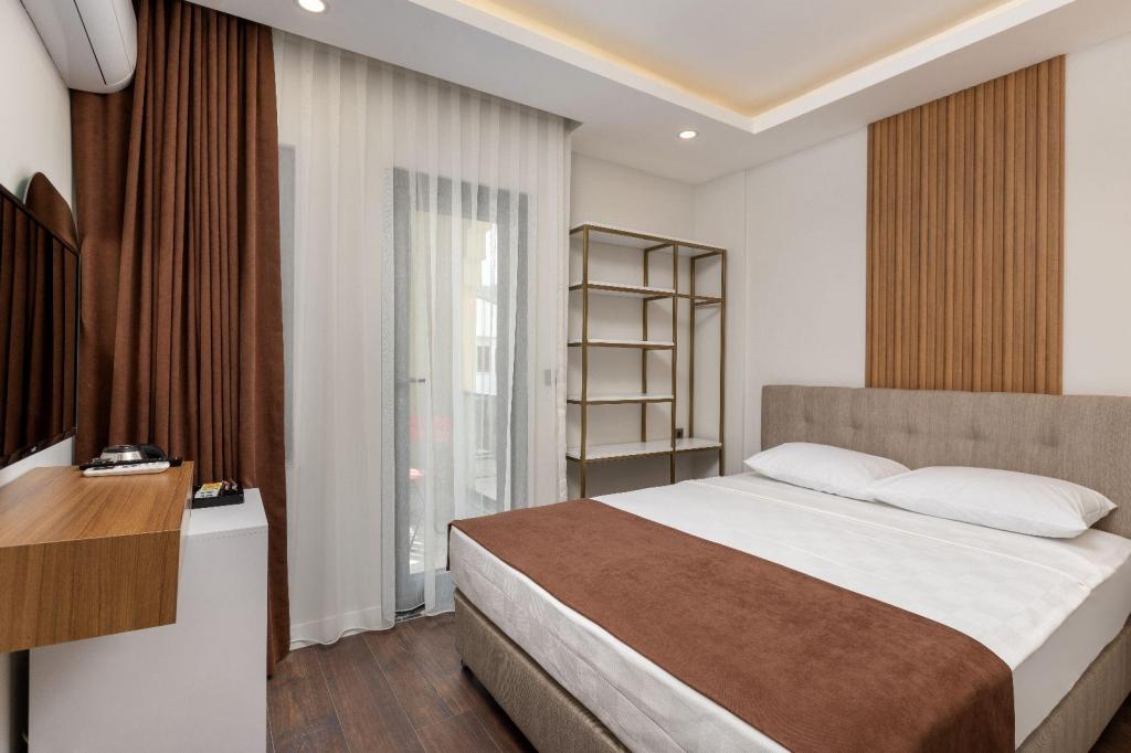 Aile Odası,Bahçe Manzaralı,Balkonlu