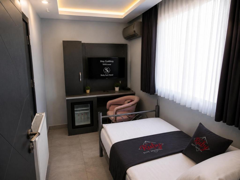 Single Room (1 Person)