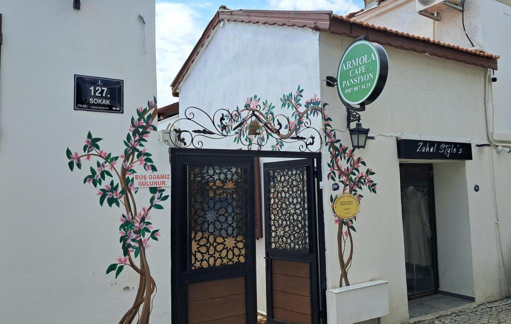 Sığacık Armola Pansiyon Cafe