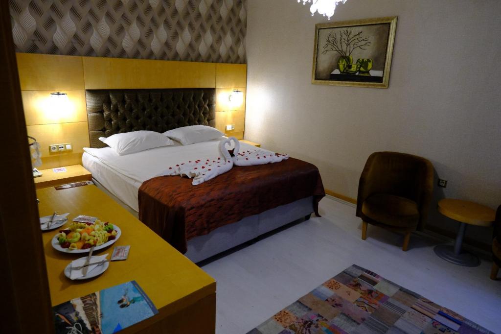 Suit Oda, Bahçe Veya Havuz Manzaralı (Balkonlu)
