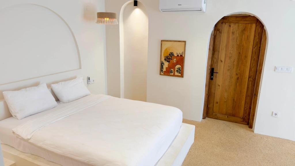 Economy Room, Pool View