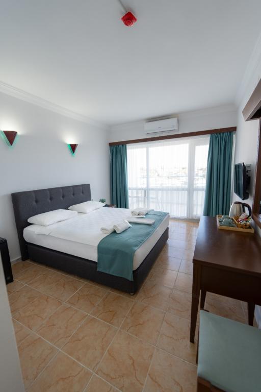 Standard Room, City View (Balcony)