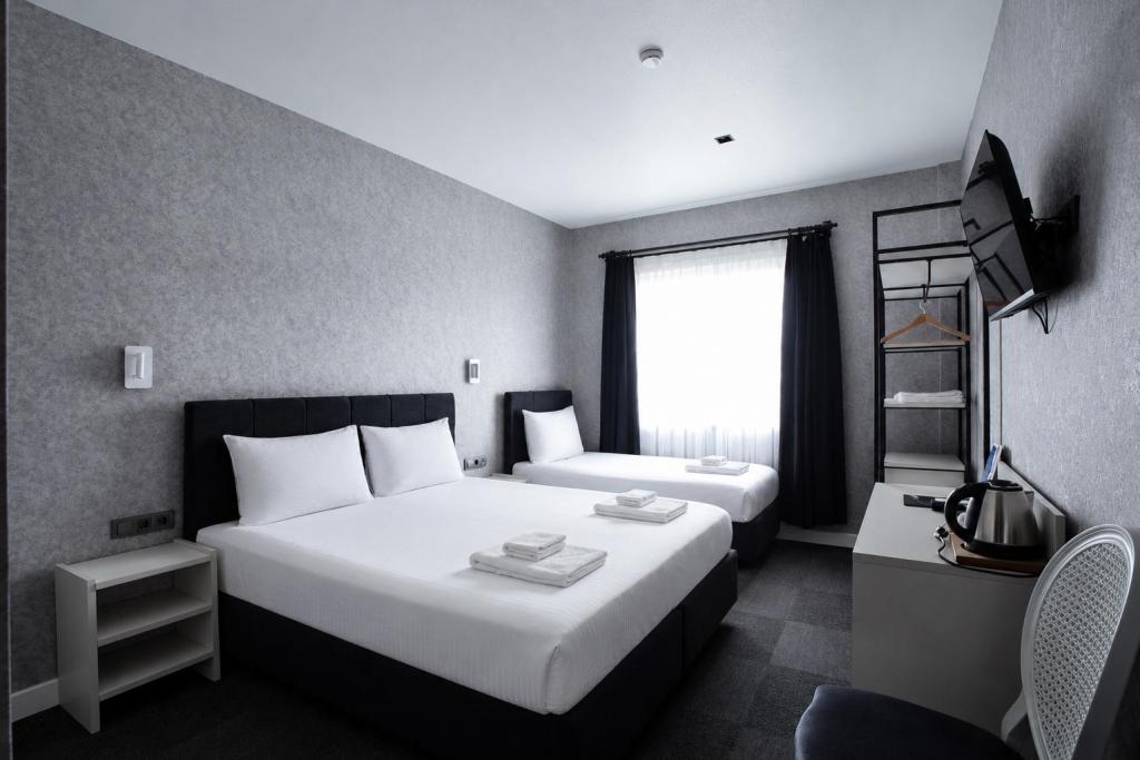 Triple,Şehir Manzaralı,Klimalı