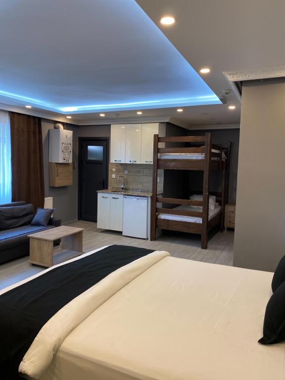 Standard Room, City View (3 Person)