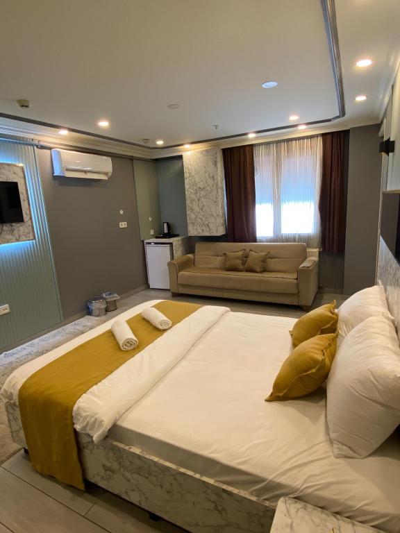 Standart Oda, Cadde Manzaralı