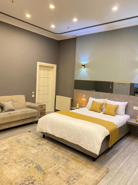 Standart Oda, Cadde Manzaralı