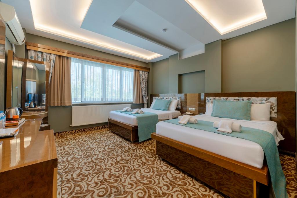 Deluxe Suite Room, Pool View (Without Balcony)