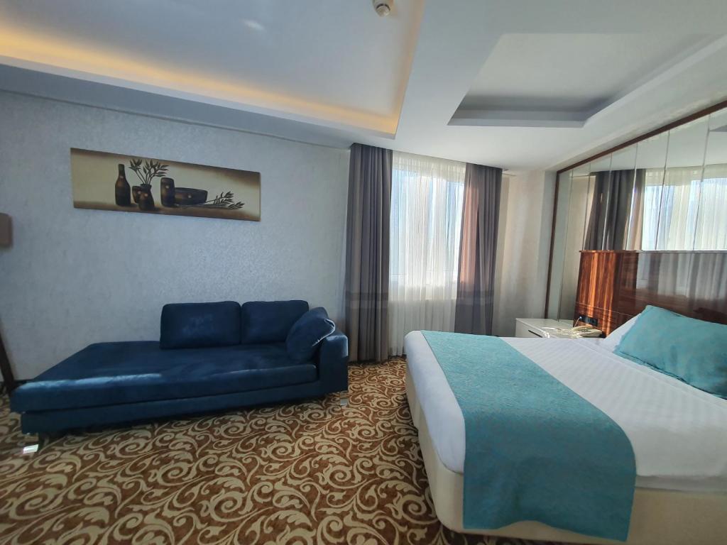 Family Room (Balcony)