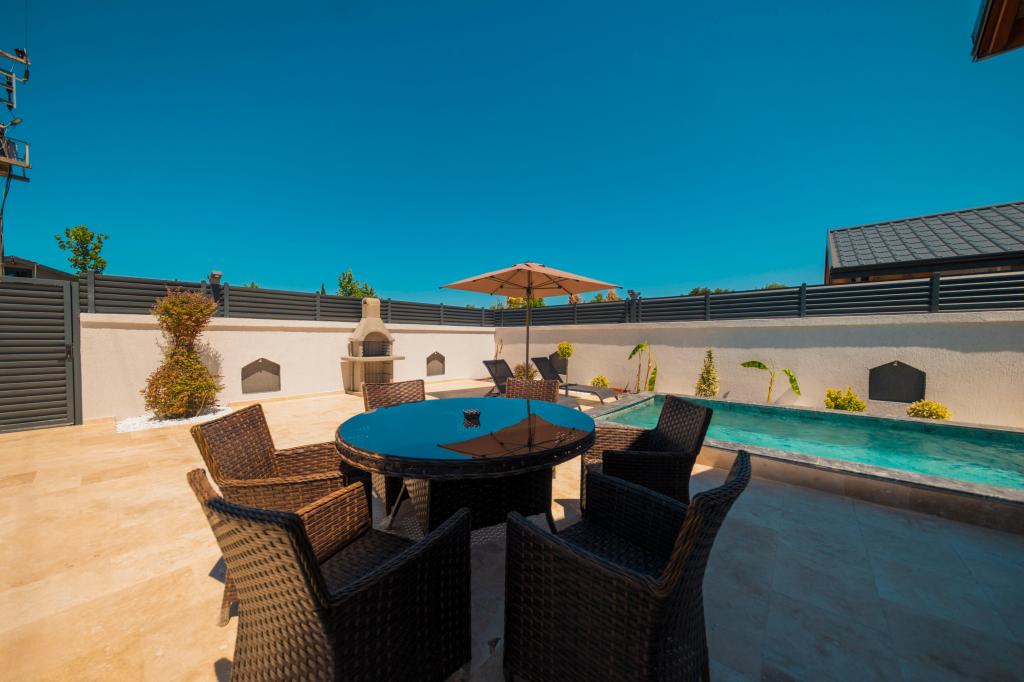 Premium Suit Bungalow,Bahçe Manzaralı,Özel Havuzlu ve Jakuzili