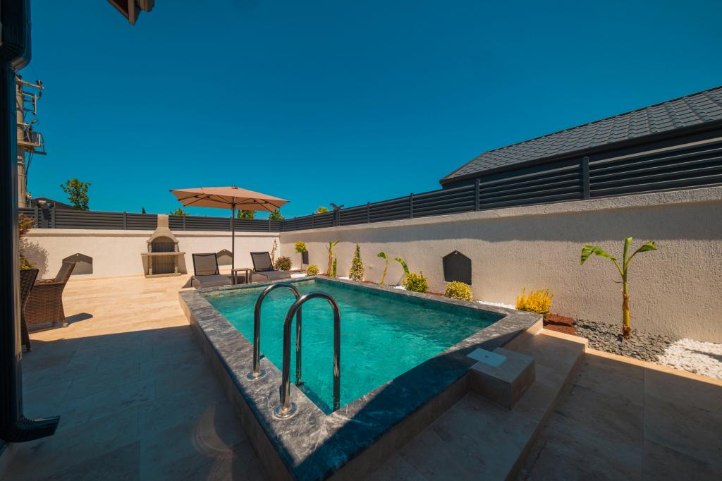 Premium Suit Bungalow,Bahçe Manzaralı,Özel Havuzlu ve Jakuzili