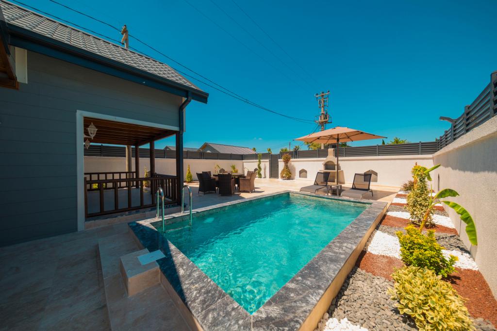 Premium Suit Bungalow,Bahçe Manzaralı,Özel Havuzlu ve Jakuzili
