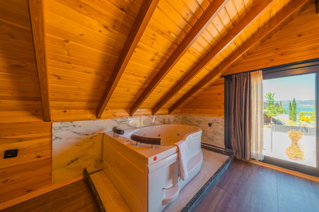 Premium Suit Bungalow,Bahçe Manzaralı,Özel Havuzlu ve Jakuzili