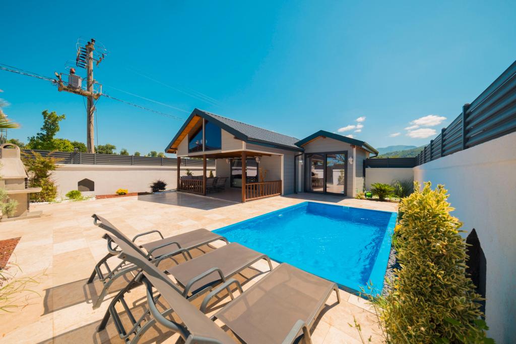 Suit Bungalov,Bahçe Manzaralı,Özel Havuzlu ve Jakuzili
