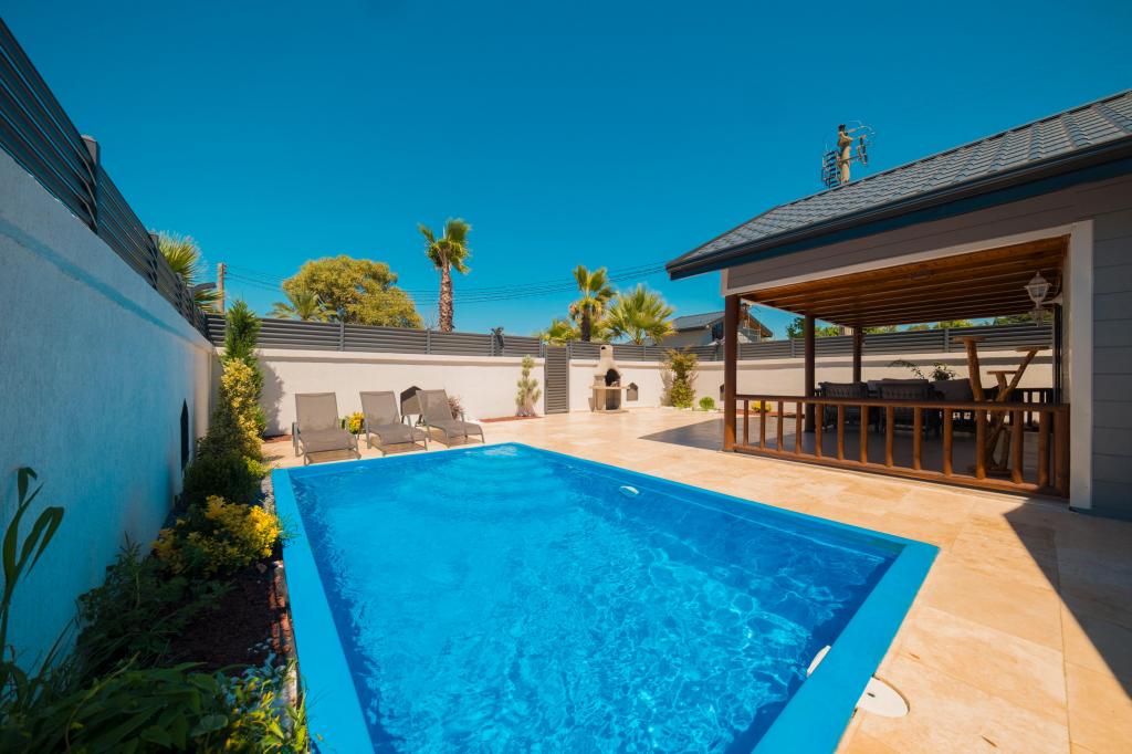 Suit Bungalov,Bahçe Manzaralı,Özel Havuzlu ve Jakuzili
