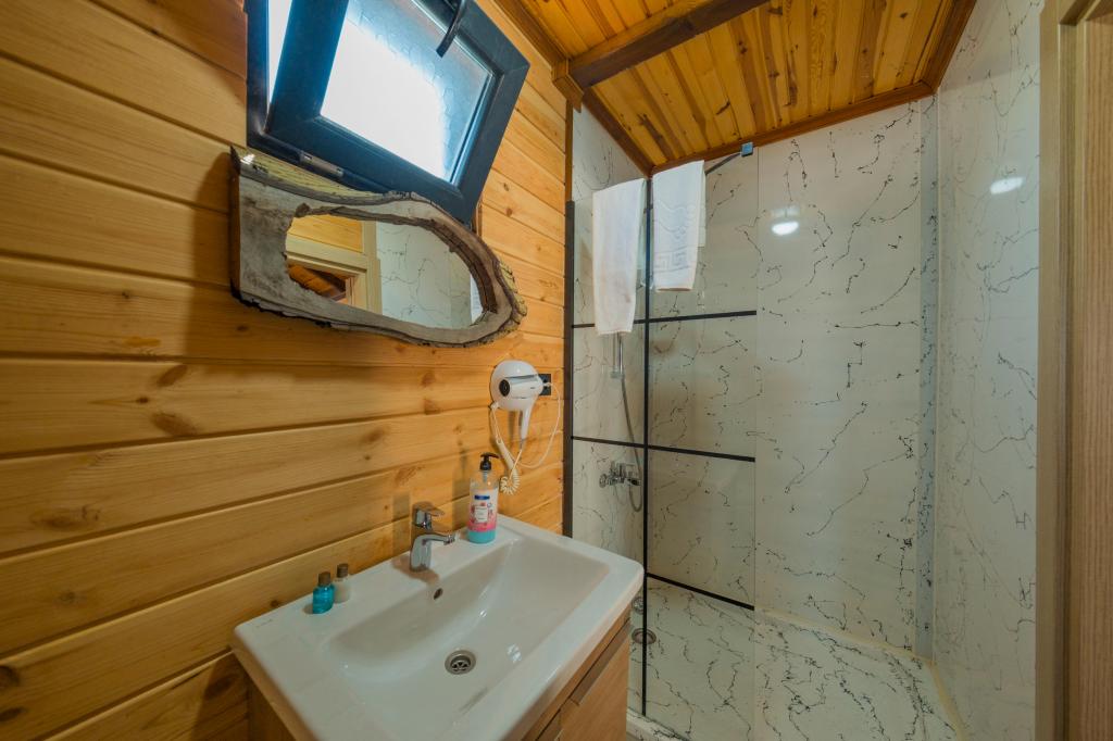 Suit Bungalov,Bahçe Manzaralı,Özel Havuzlu ve Jakuzili