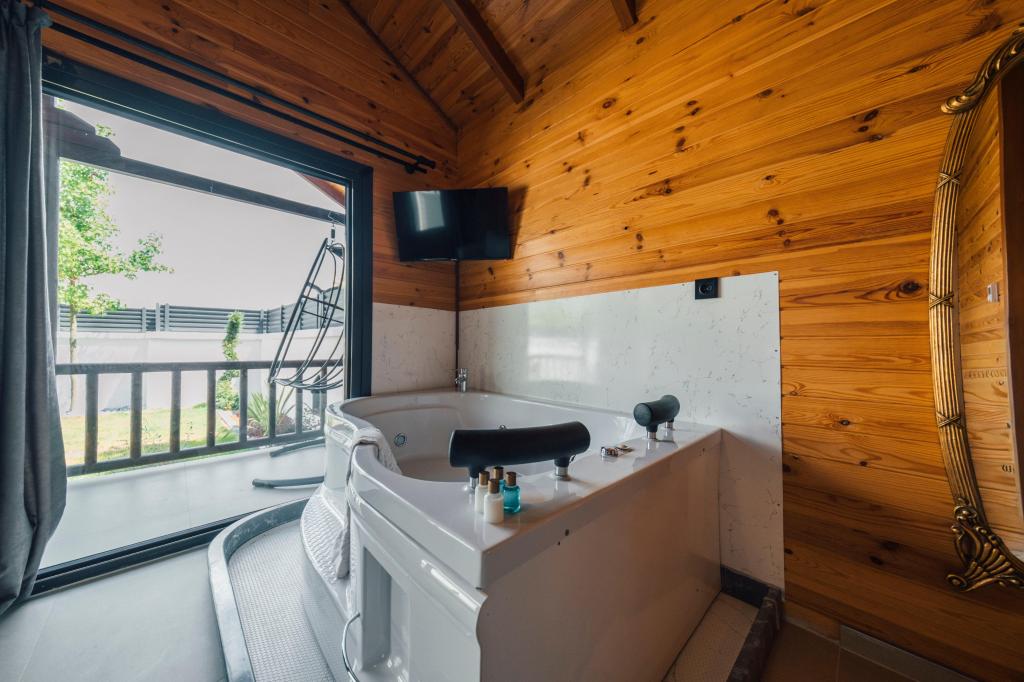 Deluxe Bungalov,Bahçe Manzaralı,Jakuzili