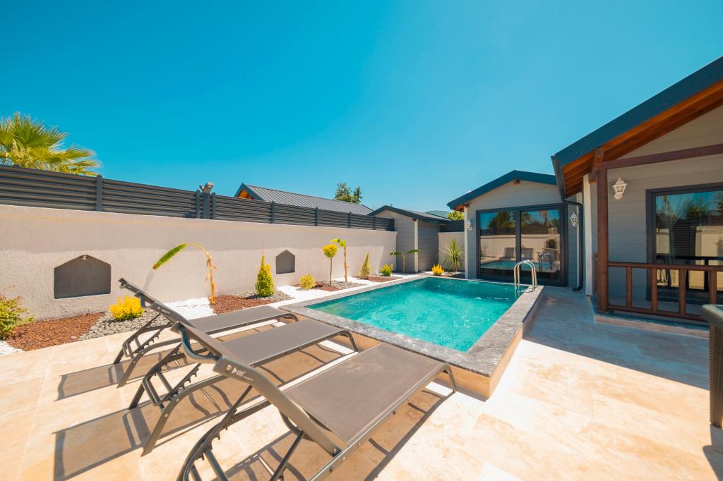 Superior Bungalov,Bahçe Manzaralı,Özel Havuzlu ve Jakuzili