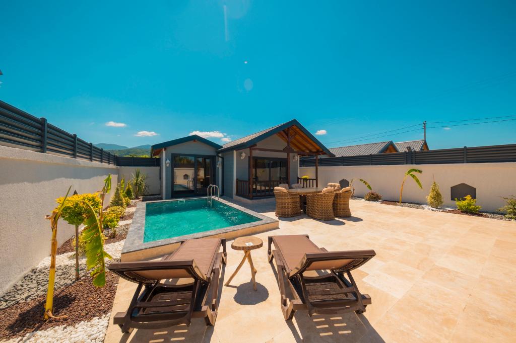 Superior Bungalov,Bahçe Manzaralı,Özel Havuzlu ve Jakuzili