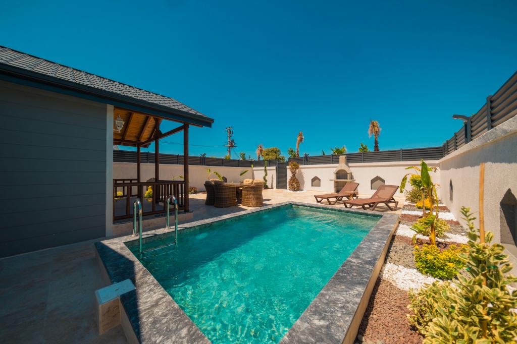 Superior Bungalov,Bahçe Manzaralı,Özel Havuzlu ve Jakuzili