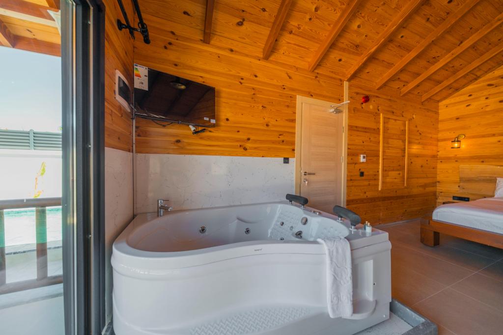 Superior Bungalov,Bahçe Manzaralı,Özel Havuzlu ve Jakuzili