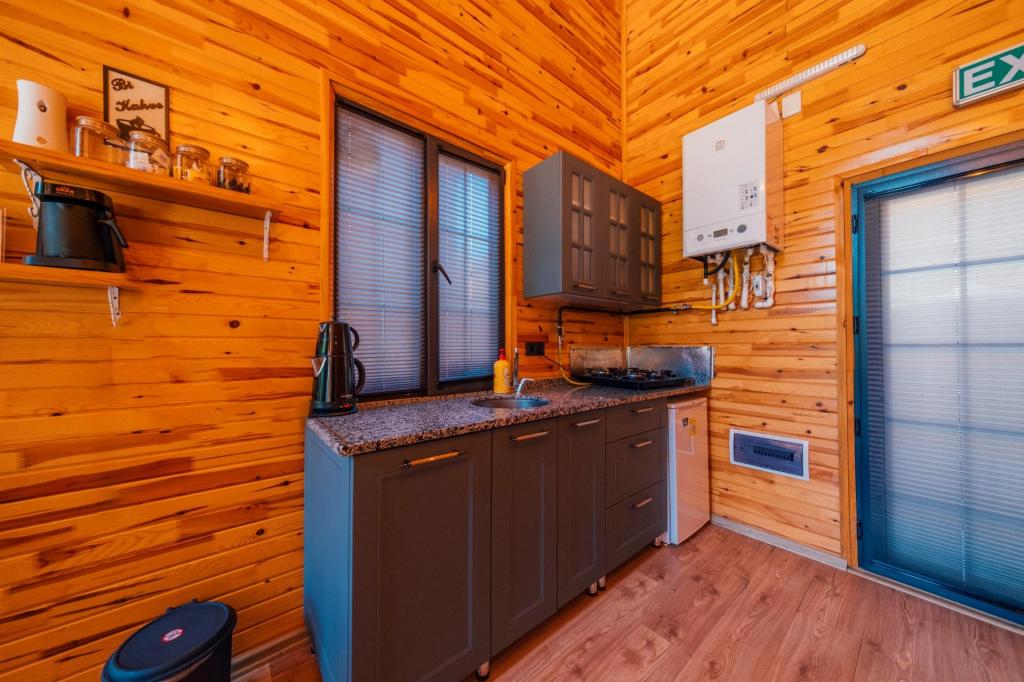 Jakuzili Bungalow ,Havuz Manzaralı,Isıtmalı Özel Havuzlu