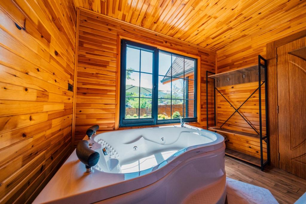 Jakuzili Bungalow ,Havuz Manzaralı,Isıtmalı Özel Havuzlu