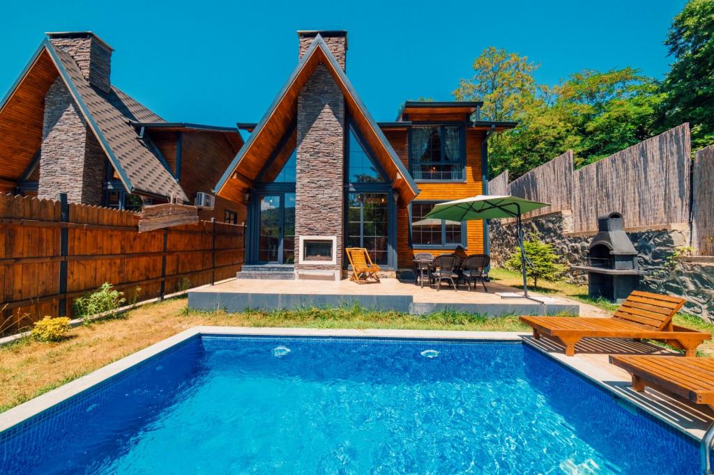 Jakuzili Bungalow ,Havuz Manzaralı,Isıtmalı Özel Havuzlu