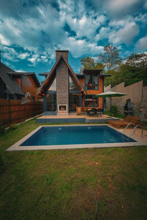 Jakuzili Bungalow ,Havuz Manzaralı,Isıtmalı Özel Havuzlu