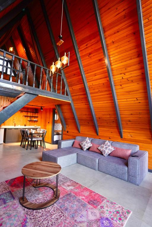 1+1 Bungalow, Lake View, With Private Pool And Garden