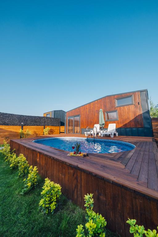 Tiny House, Havuz Manzaralı