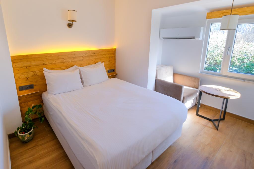Standard Room, Viewless