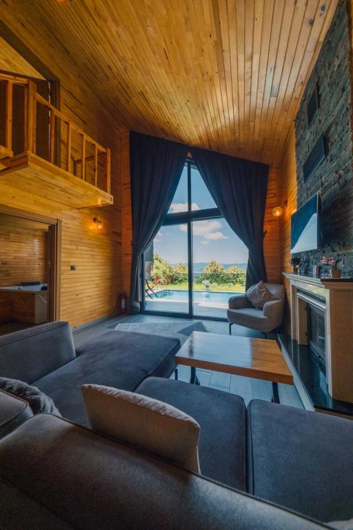 Deluxe Bungalow,Göl Manzaralı,Isıtmalı Özel Havuzlu