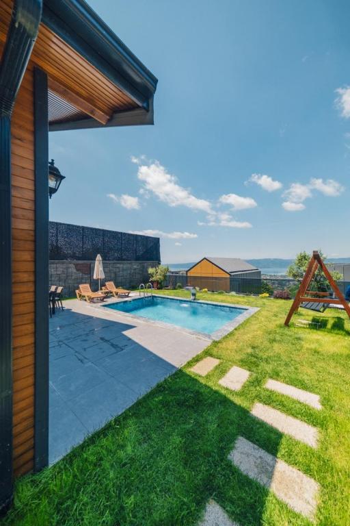 Deluxe Bungalow,Göl Manzaralı,Isıtmalı Özel Havuzlu