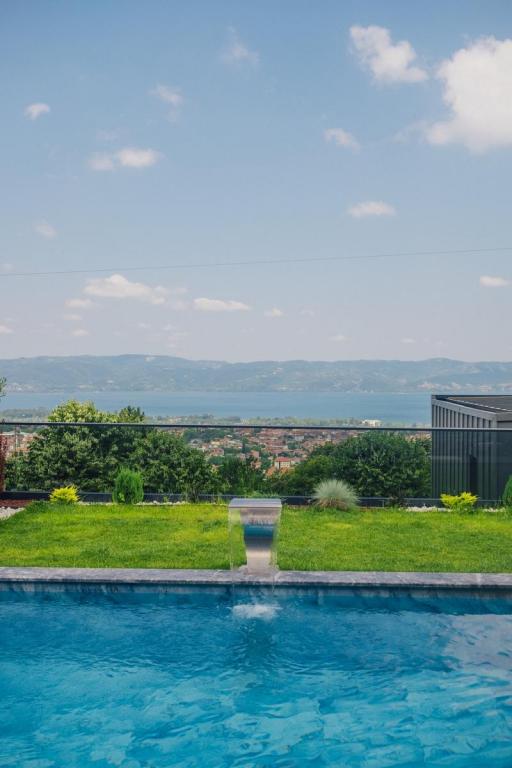 Deluxe Bungalow,Göl Manzaralı,Isıtmalı Özel Havuzlu