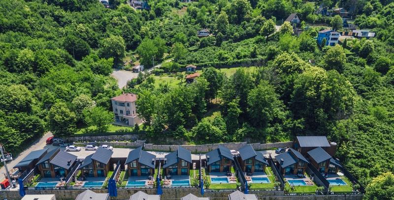 Bungalov, Havuz Manzaralı