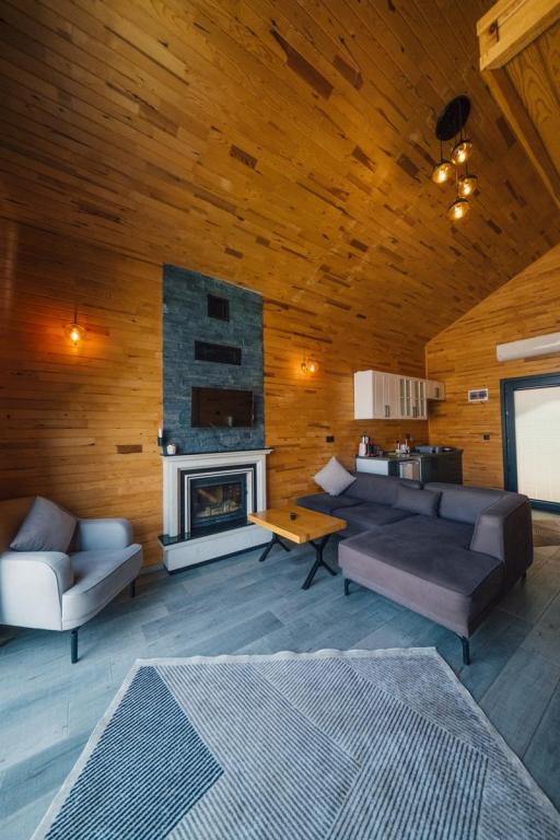 Standart Bungalow,Kısmi Göl Manzaralı,Isıtmalı Özel Havuzlu