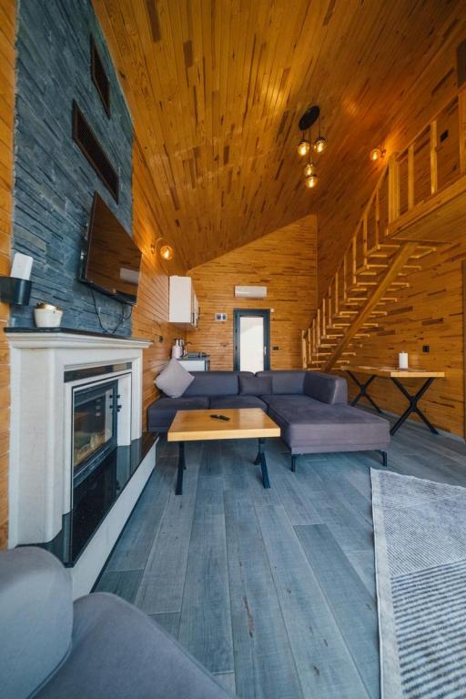 Standart Bungalow,Kısmi Göl Manzaralı,Isıtmalı Özel Havuzlu