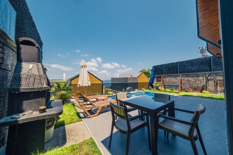 Standart Bungalow,Kısmi Göl Manzaralı,Isıtmalı Özel Havuzlu