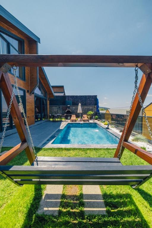 Standart Bungalow,Kısmi Göl Manzaralı,Isıtmalı Özel Havuzlu