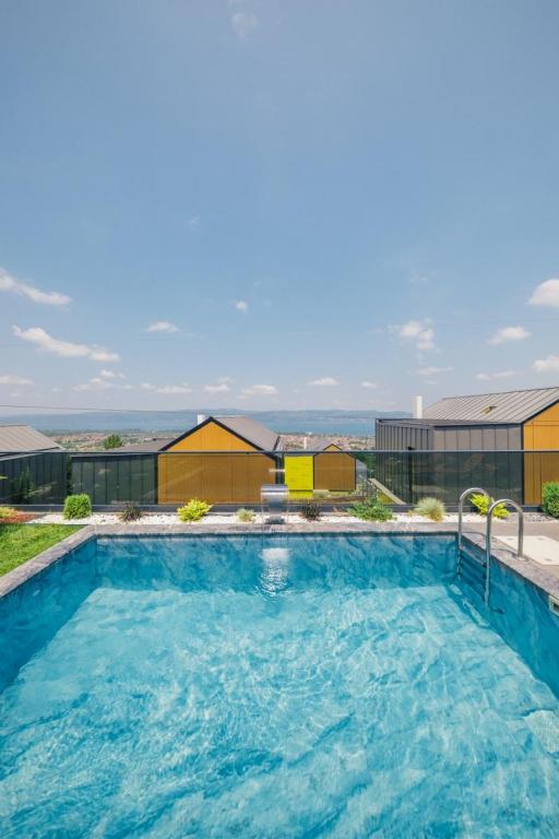 Standart Bungalow,Kısmi Göl Manzaralı,Isıtmalı Özel Havuzlu