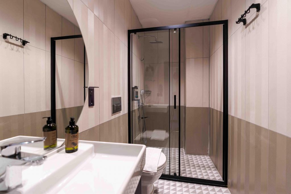 Junior Suite,göl Manzaralı,jakuzili Ve Balkonlu