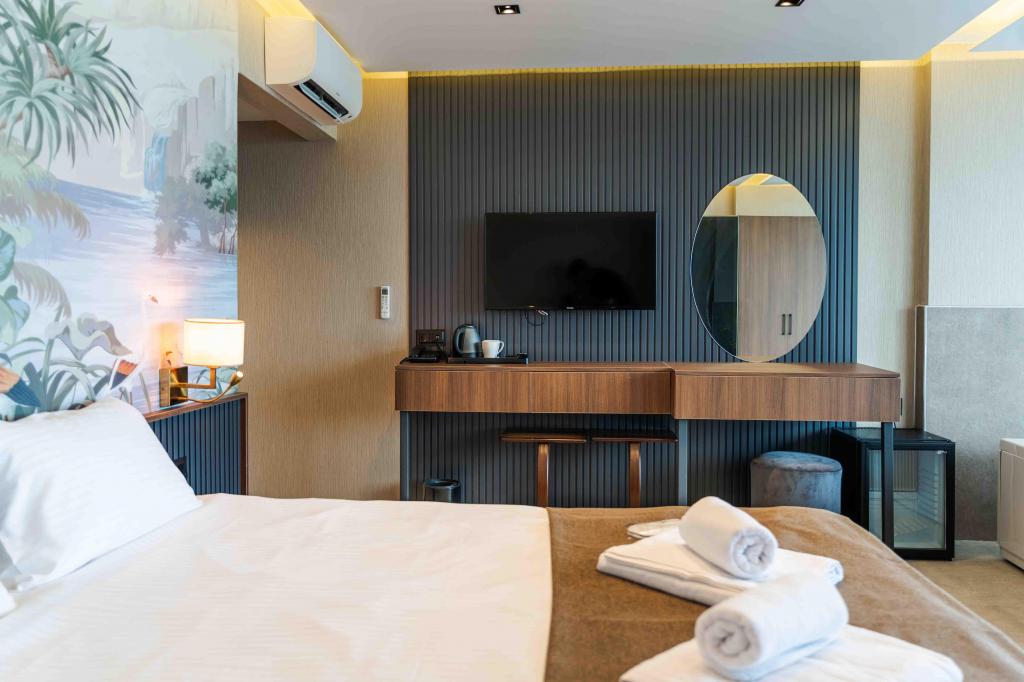 Junior Suite,göl Manzaralı,jakuzili Ve Balkonlu