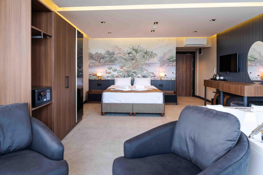 Junior Suite,göl Manzaralı,jakuzili Ve Balkonlu