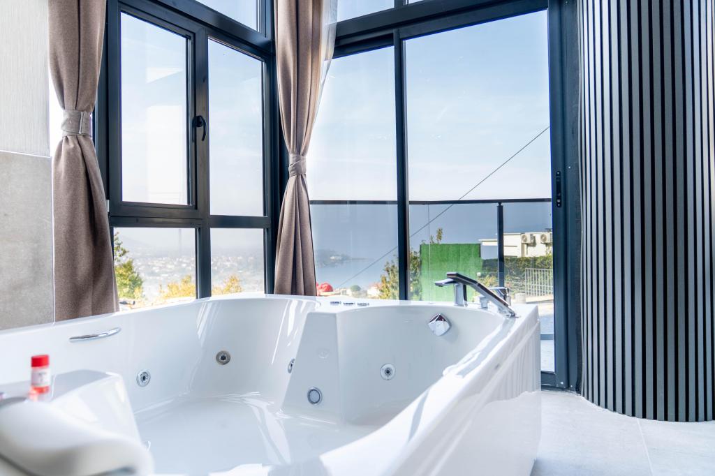 Standart Garden Room,kısmi Göl Manzaralı,jakuzili (2 Kişilik)