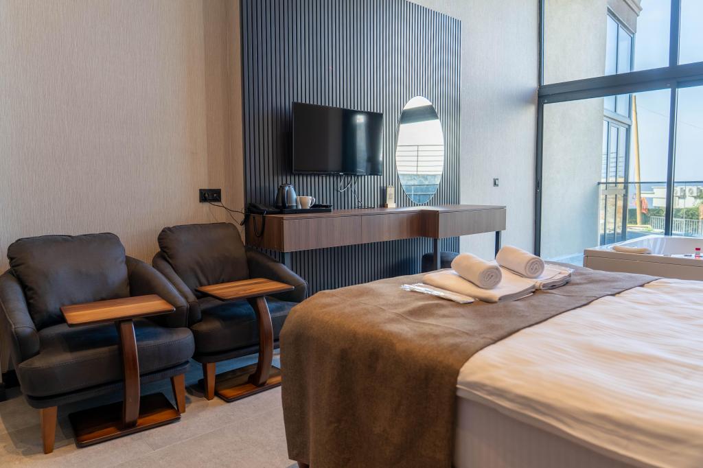 Standart Garden Room,kısmi Göl Manzaralı,jakuzili (2 Kişilik)