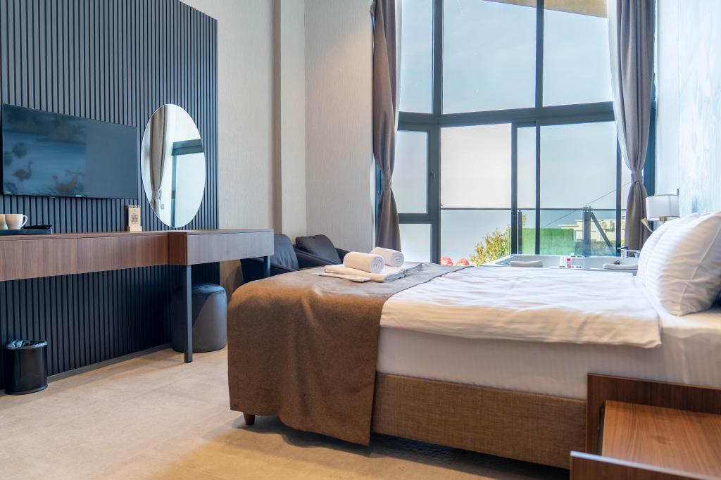 Standart Garden Room,kısmi Göl Manzaralı,jakuzili (2 Kişilik)