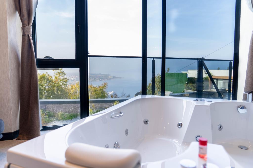 Standart Garden Room,kısmi Göl Manzaralı,jakuzili (2 Kişilik)
