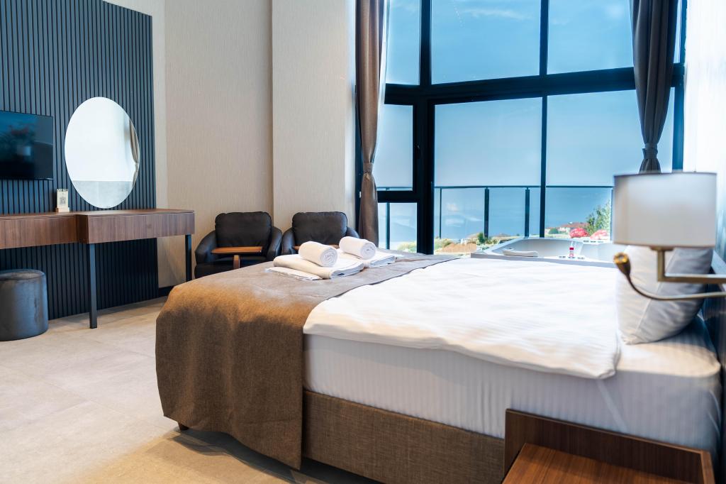 Standart Garden Room,kısmi Göl Manzaralı,jakuzili (2 Kişilik)
