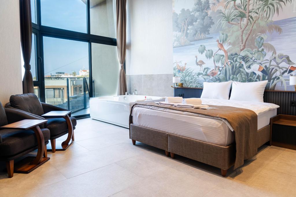 Standart Garden Room,kısmi Göl Manzaralı,jakuzili (2 Kişilik)