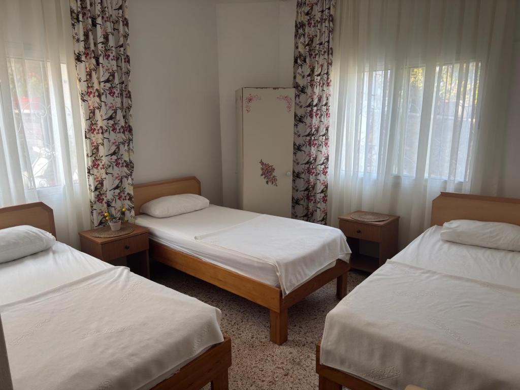 Aile Odası, Bahçe Manzaralı